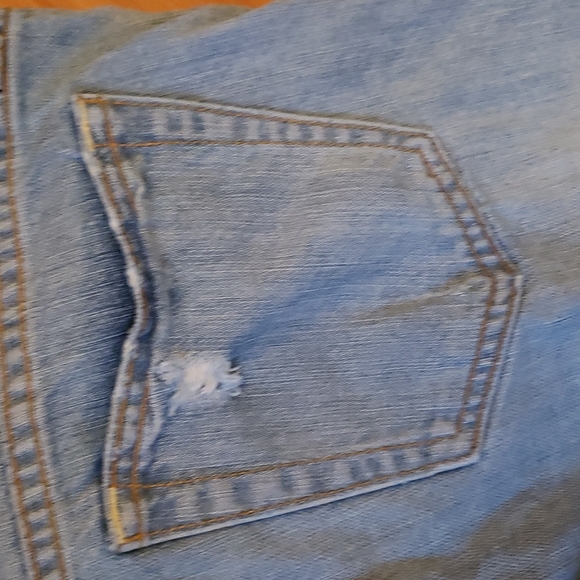 Old NAVY- distressed shorts - Picture 12 of 14